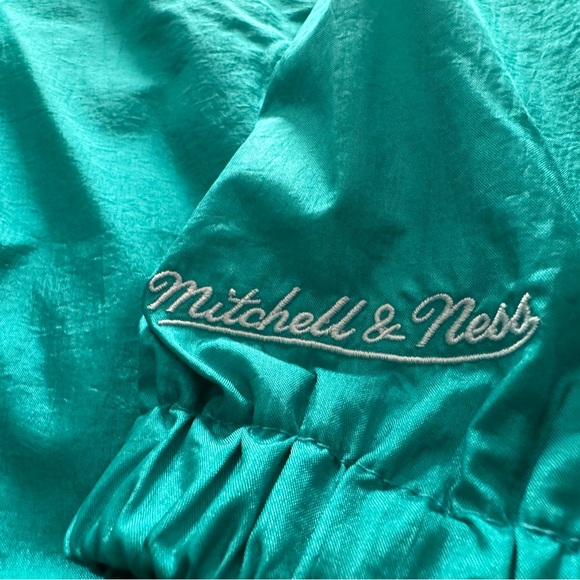 Size Medium Mitchell & Ness 1996 NBA All-Star Windbreaker Pullover - Picture 9 of 11